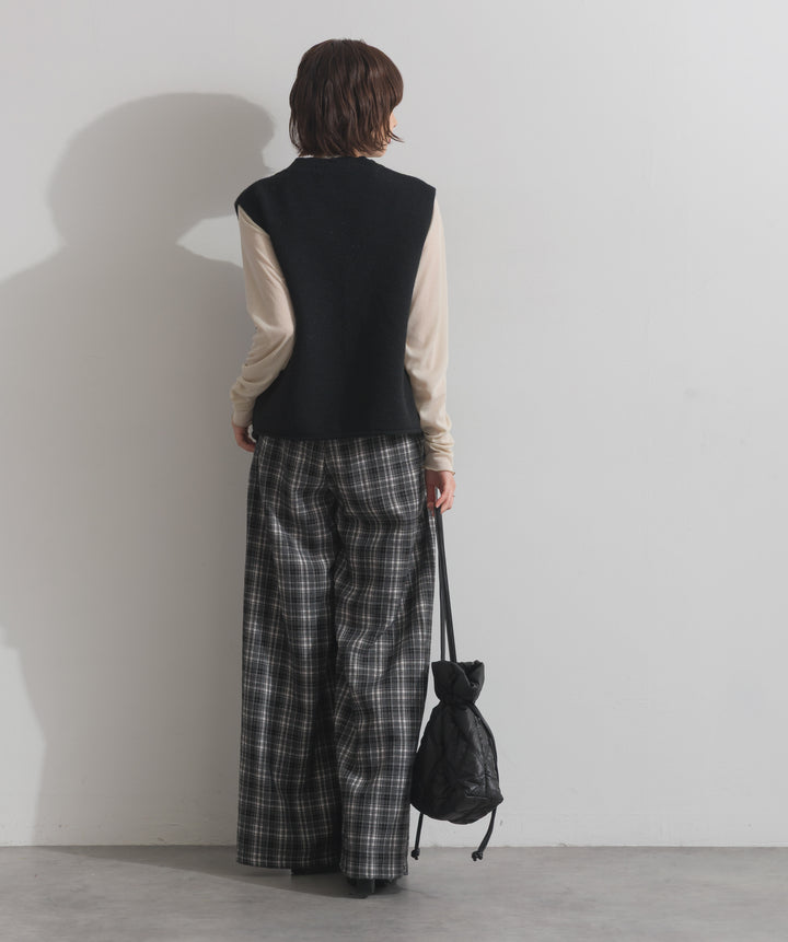 前開きボタンニットベスト