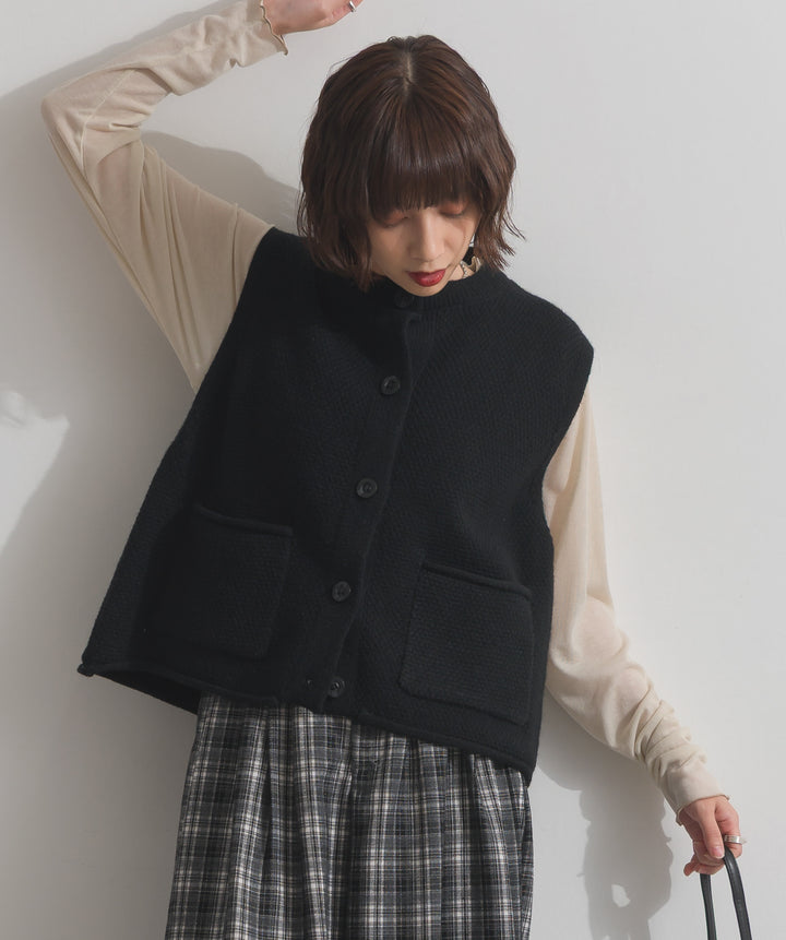 前開きボタンニットベスト
