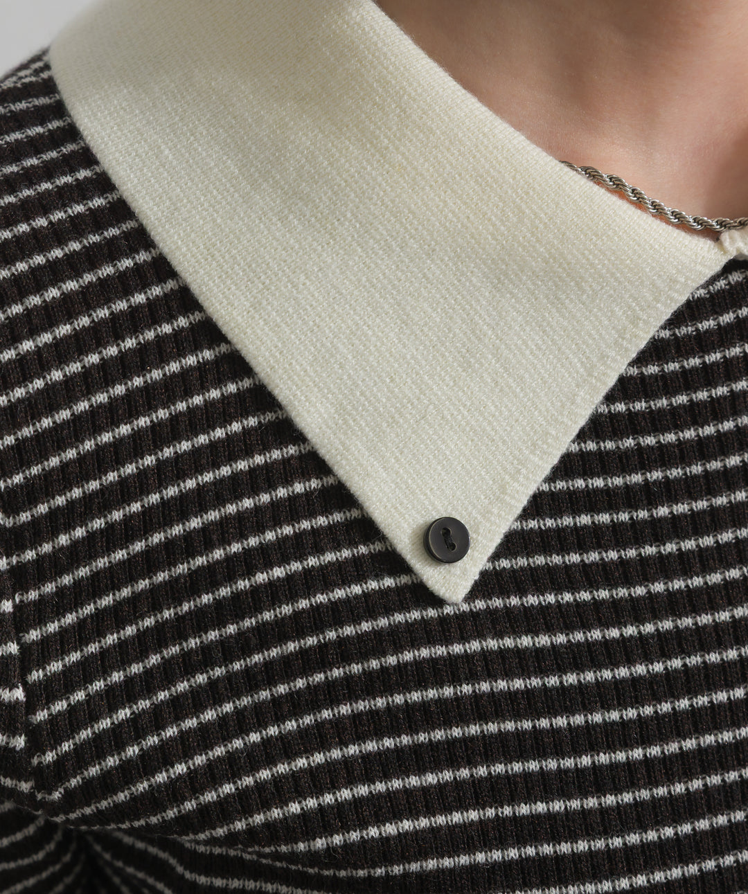 配色襟リブニットプルオーバー