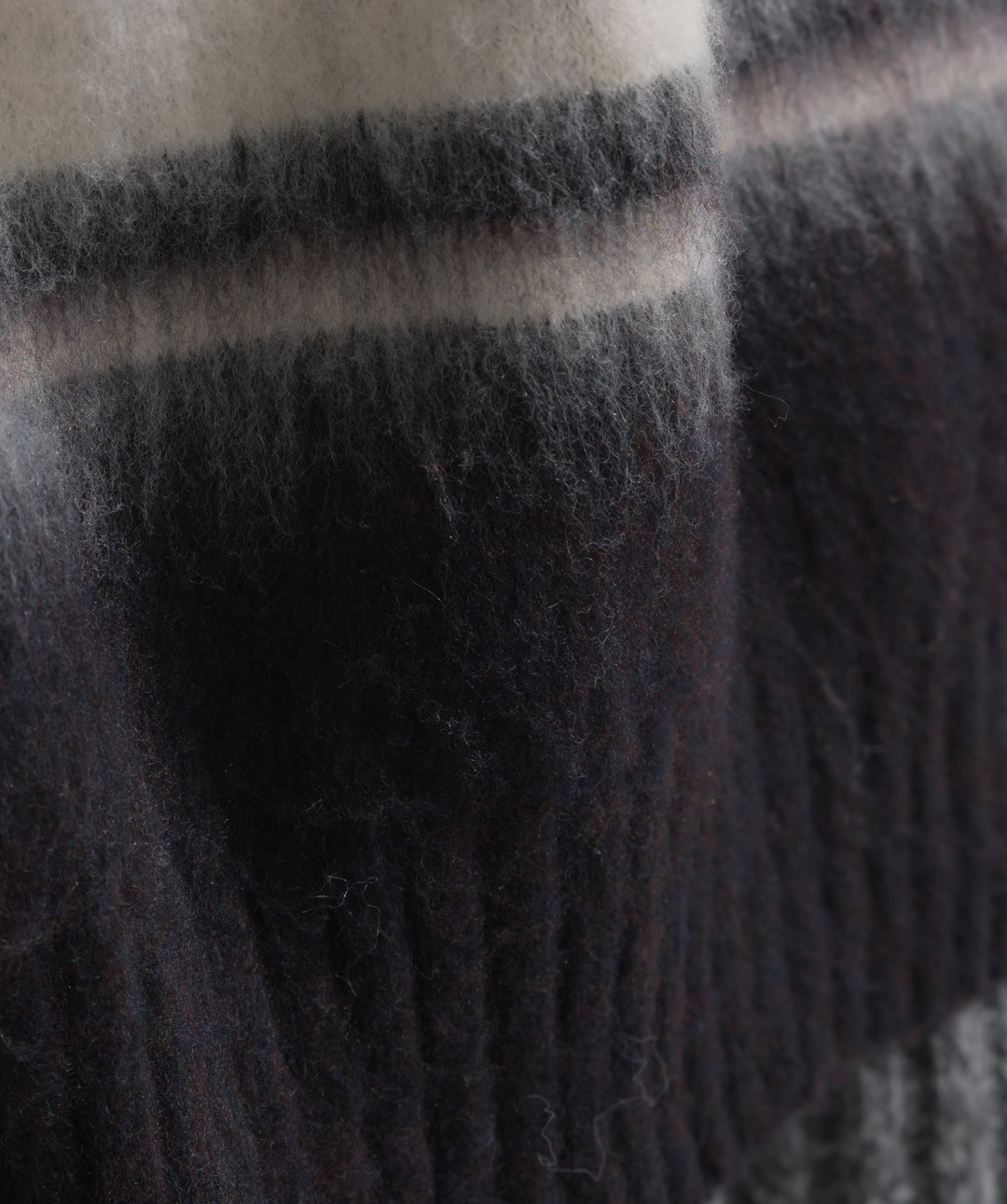 シャギーボーダーVネックニットプルオーバー