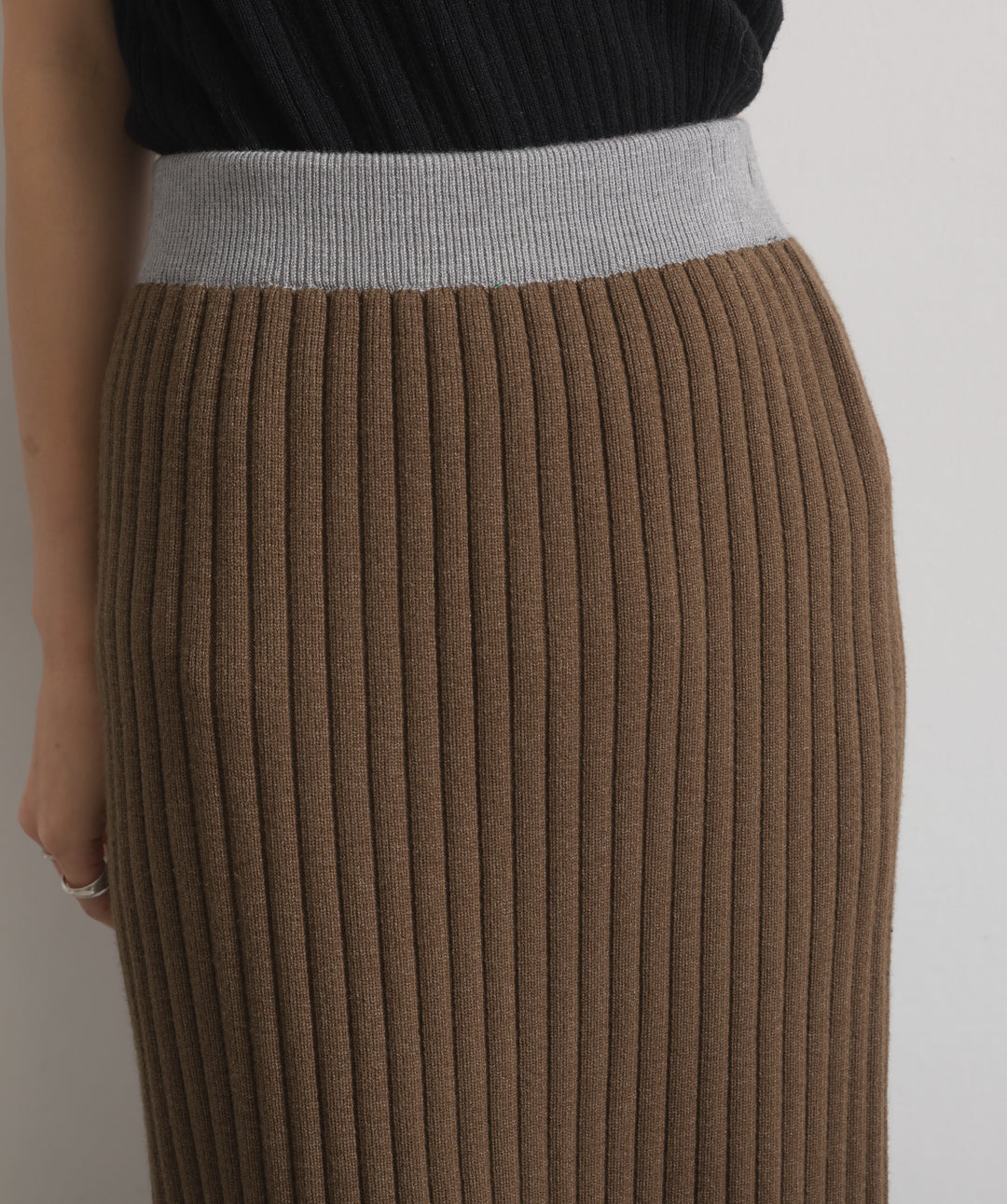 カラーヘムワイドリブニットタイトスカート
