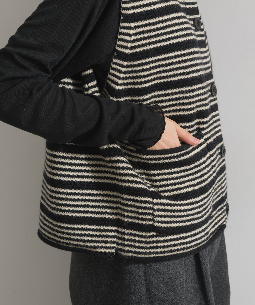 前開きボタンニットベスト