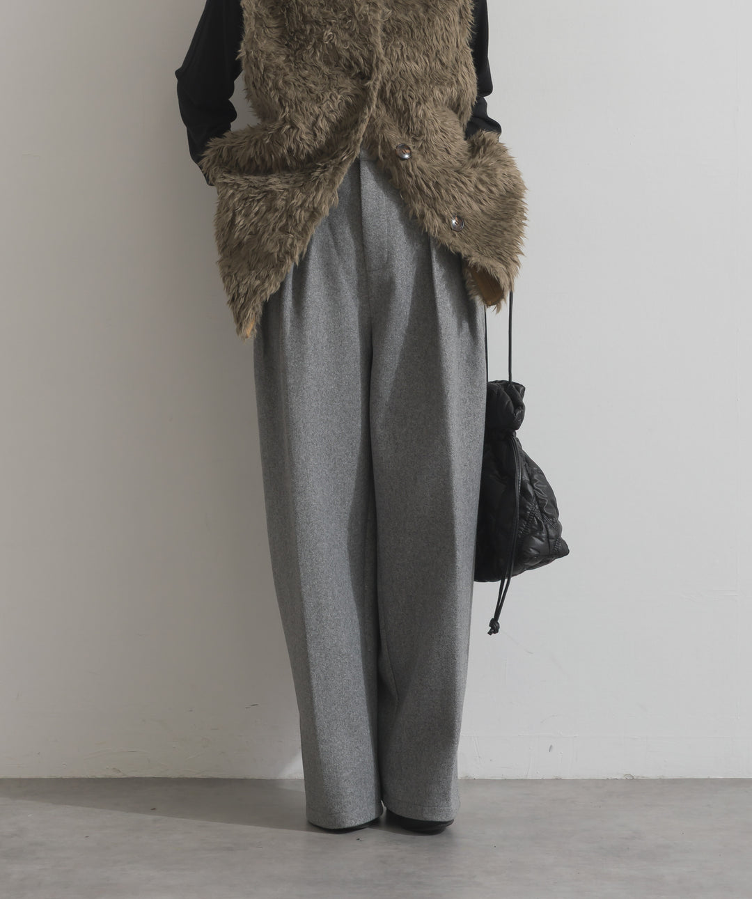 タックトラウザーズパンツ