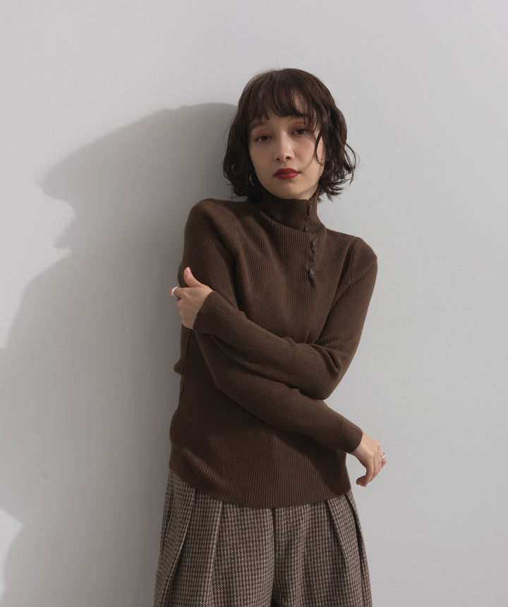 ハイネックニット