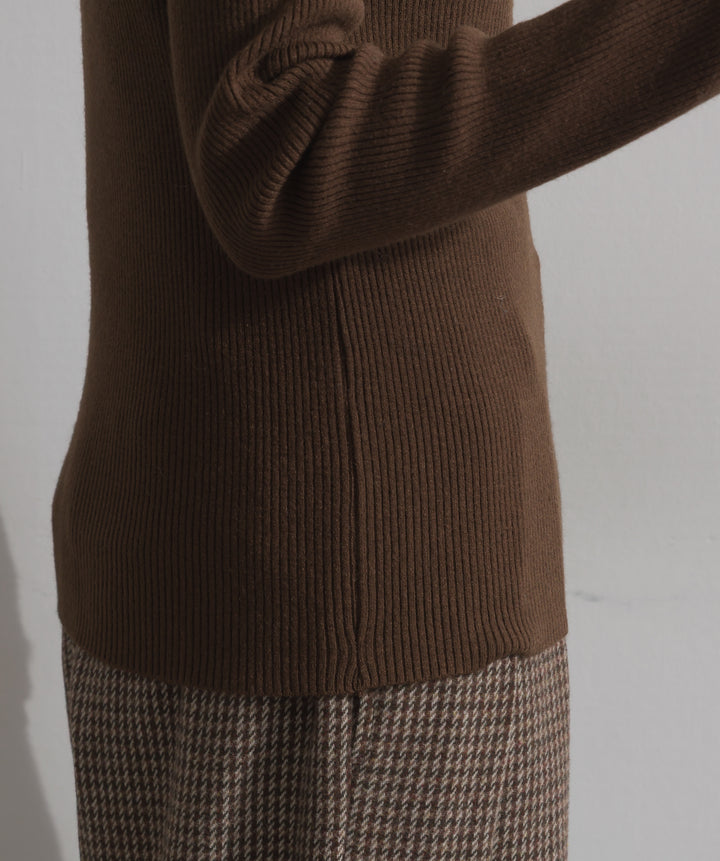 ハイネックニット