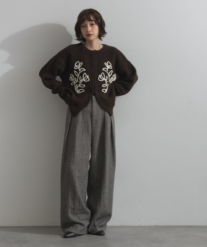 テープ刺繍ニットカーディガン