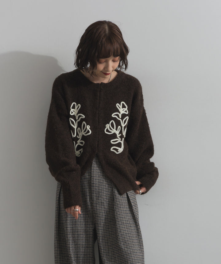 テープ刺繍ニットカーディガン