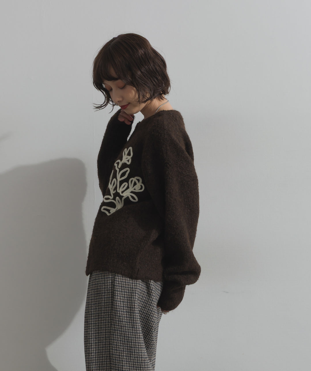 テープ刺繍ニットカーディガン