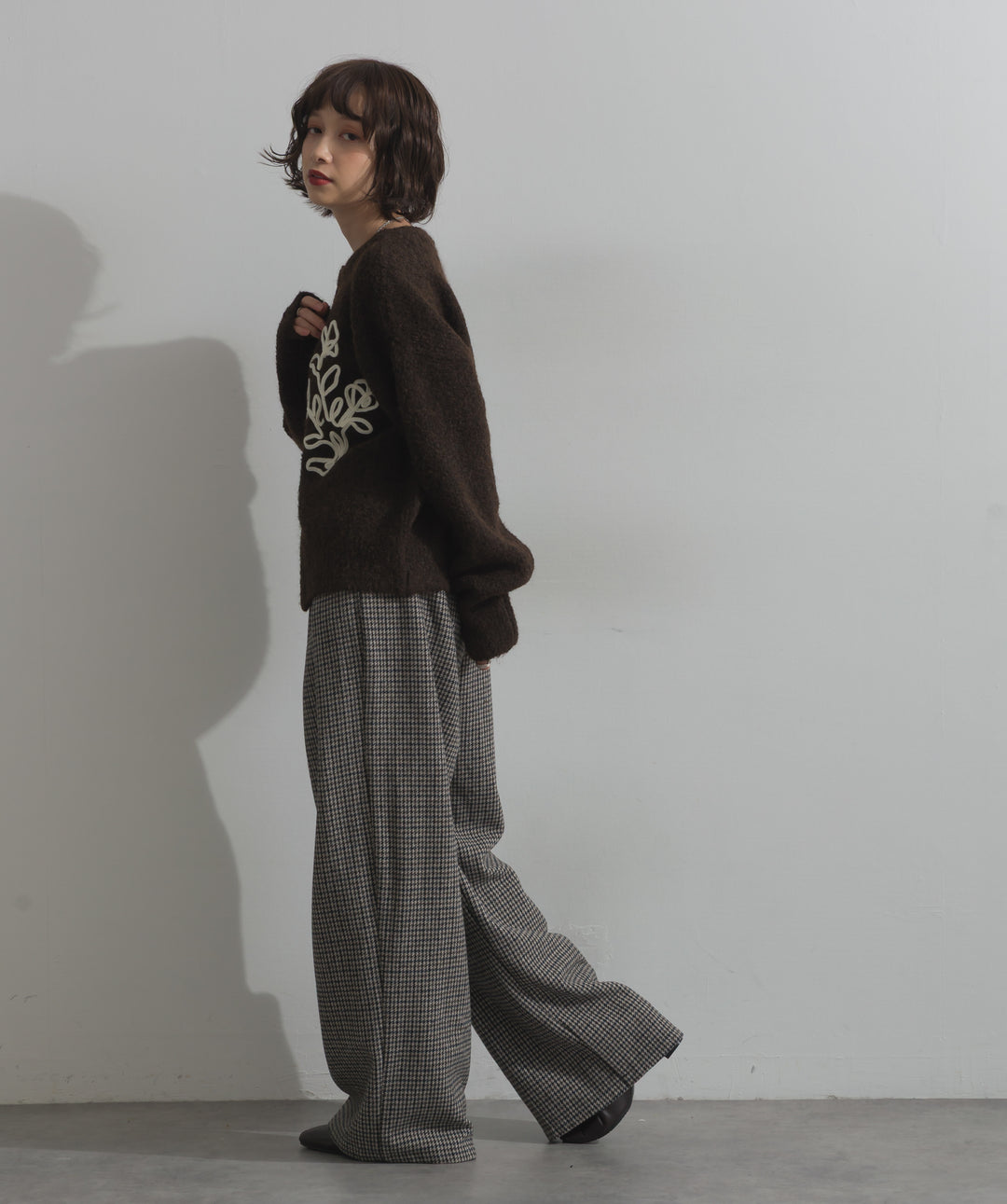 テープ刺繍ニットカーディガン