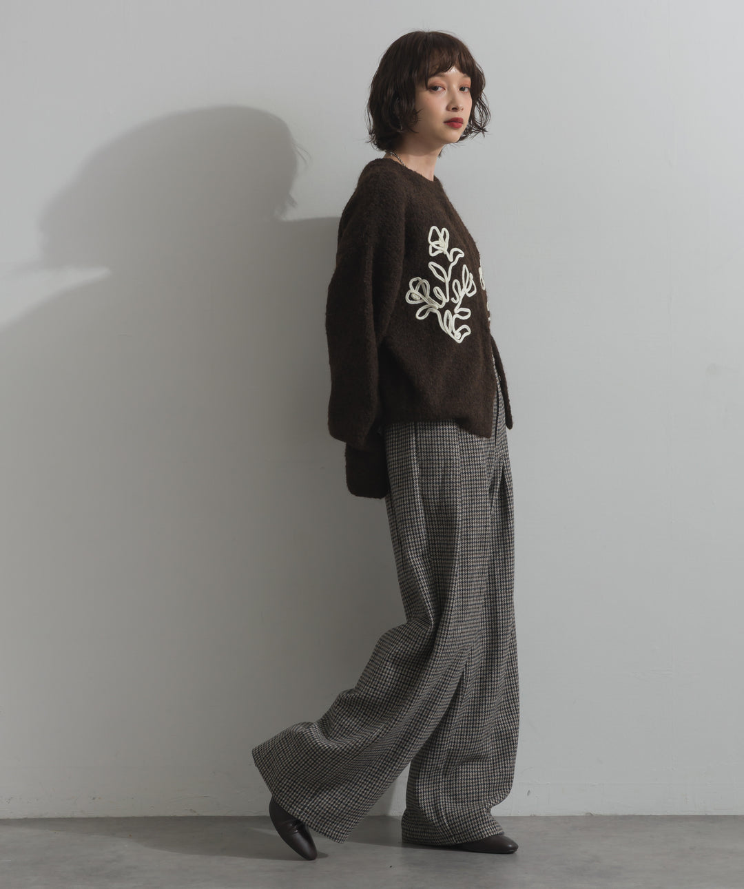 テープ刺繍ニットカーディガン