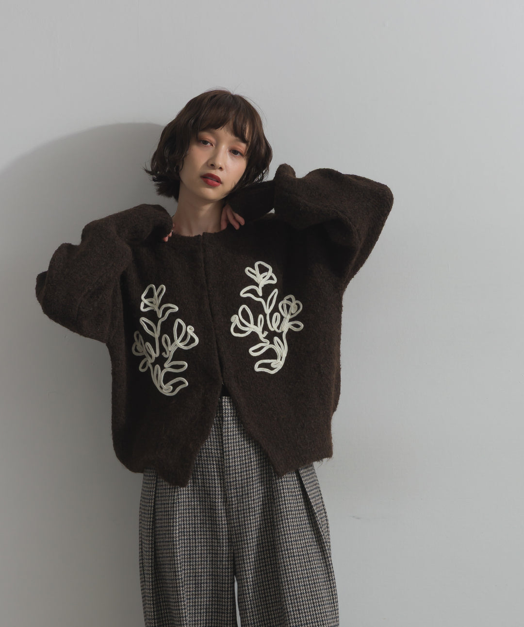 テープ刺繍ニットカーディガン