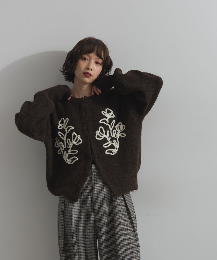 テープ刺繍ニットカーディガン