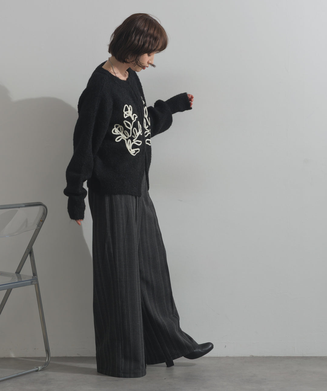 テープ刺繍ニットカーディガン