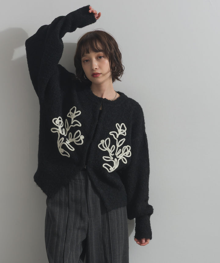テープ刺繍ニットカーディガン