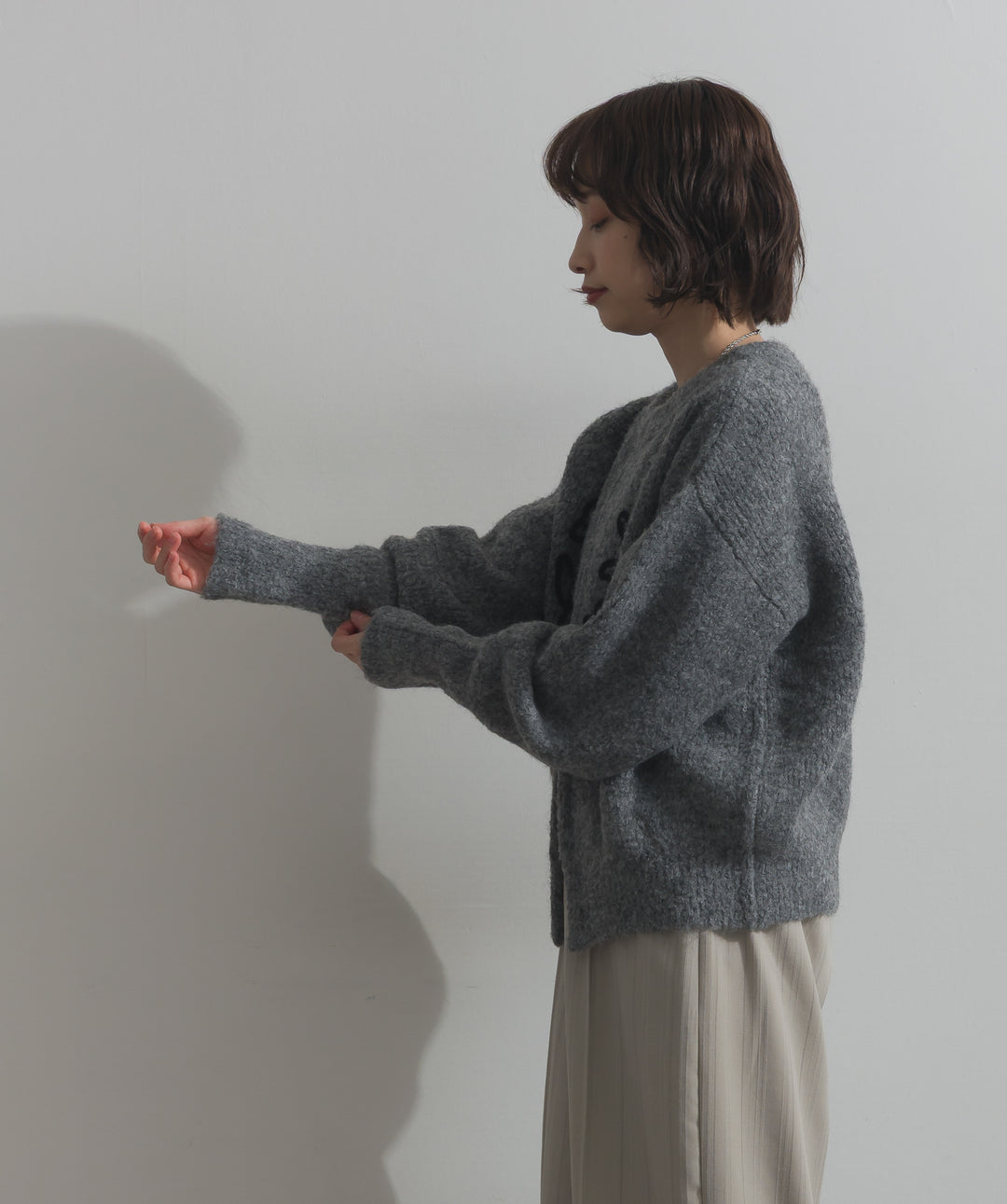 テープ刺繍ニットカーディガン