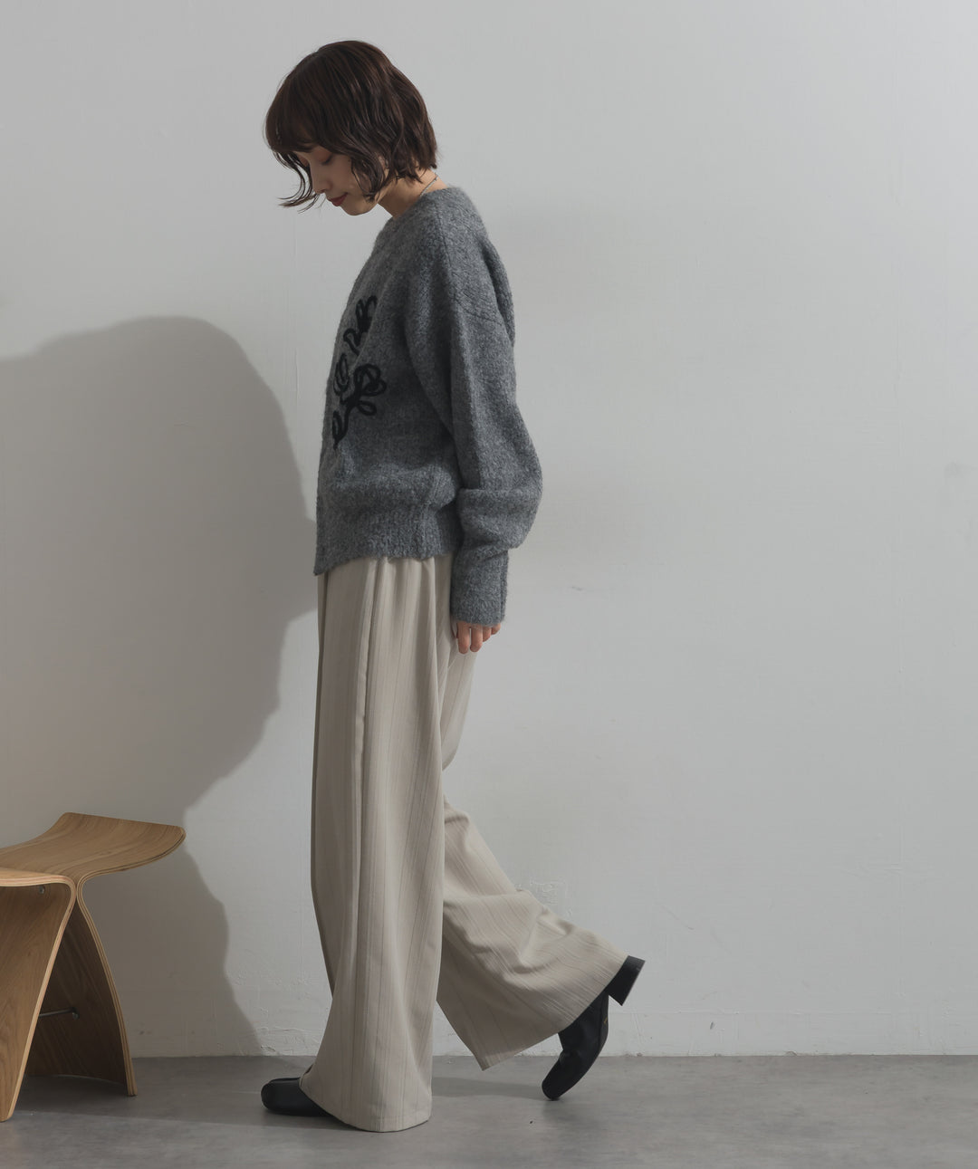 テープ刺繍ニットカーディガン