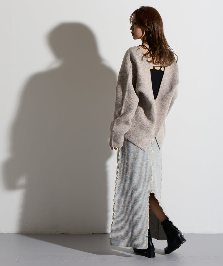 バックオープンUネックニット