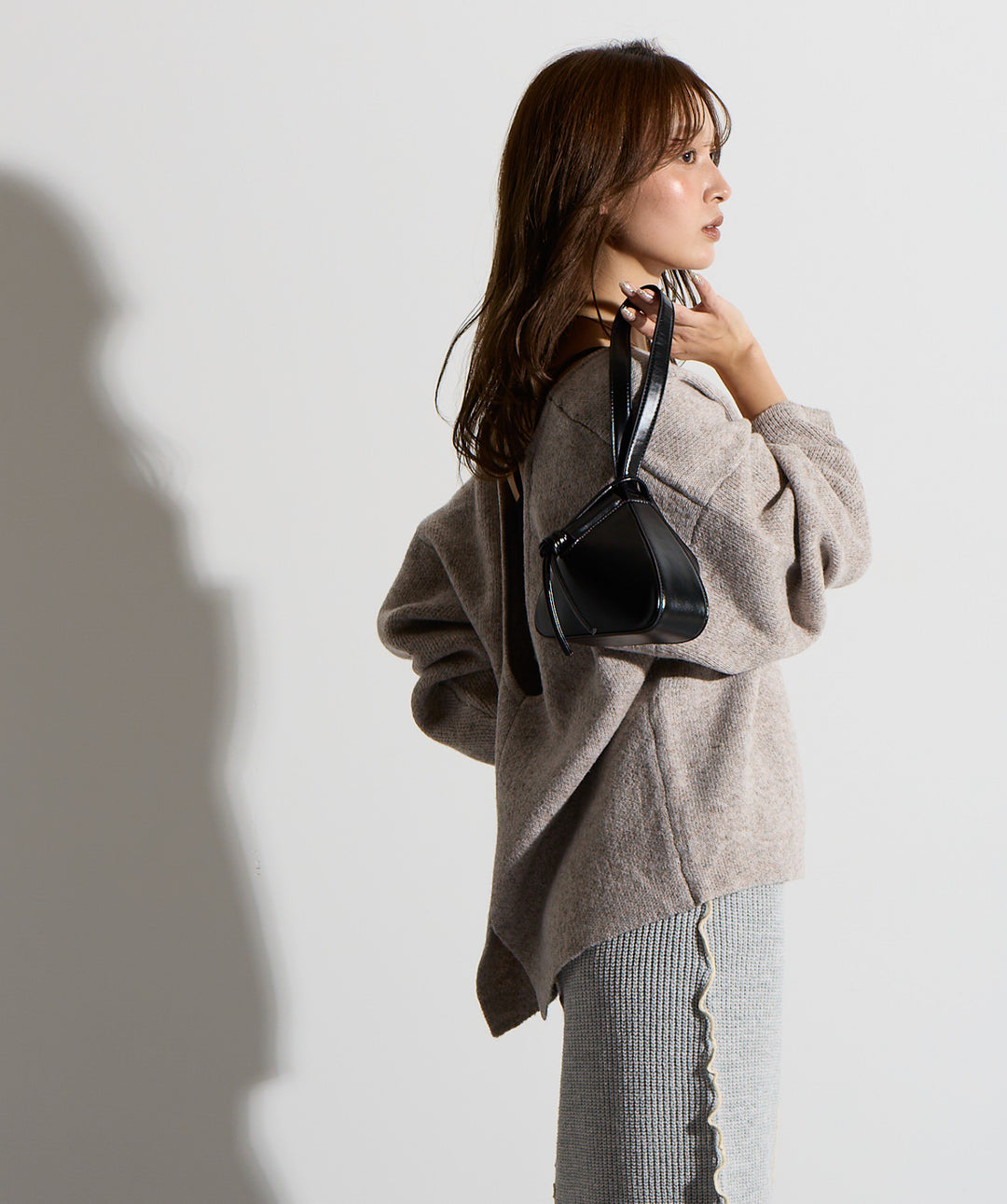 【SET】バックオープンUネックニット＋メロウラインスカー