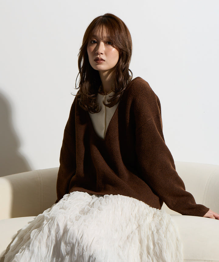 バックオープンUネックニット