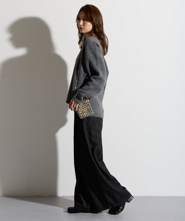 バックオープンUネックニット