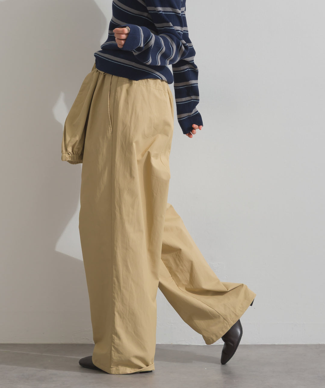 合繊ツイルスタンドウエスト巻きジョガーパンツ