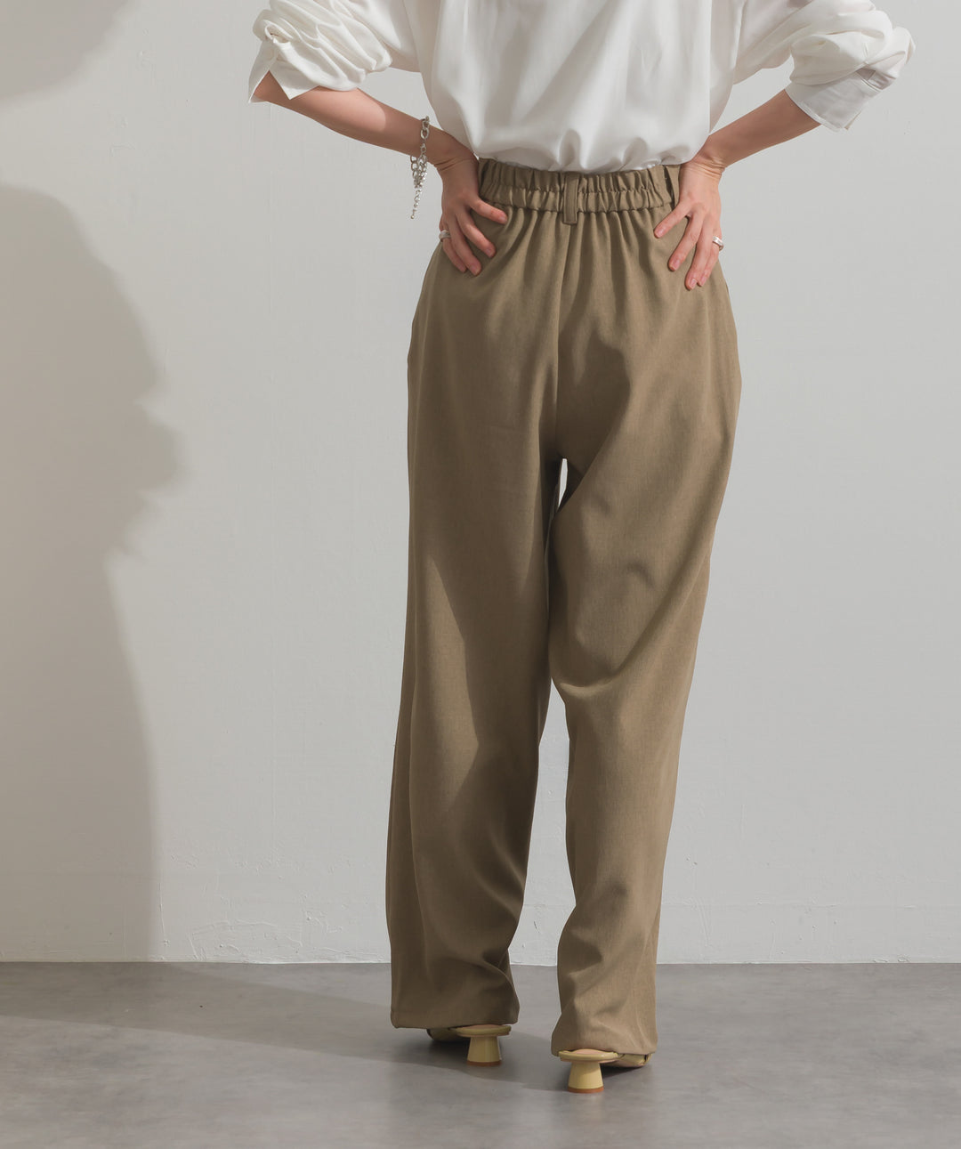 アシンメトリーウエストタックパンツ