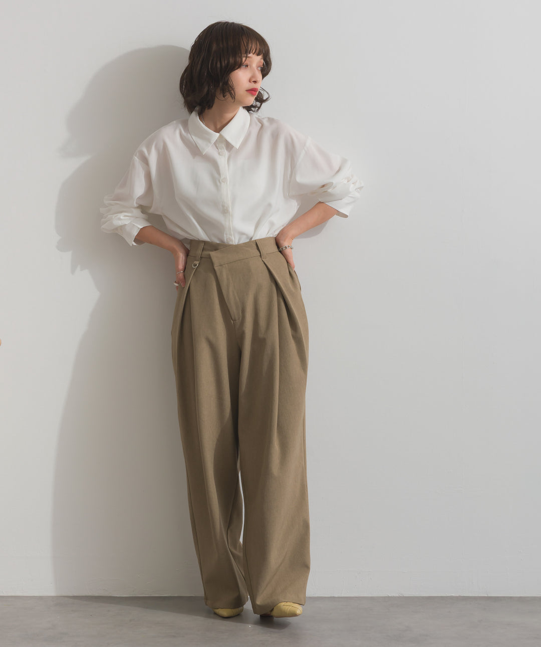 【TOPS SET】メタルボタン衿付きニットカーディガン＋ポプリン裾レースシャツワンピース