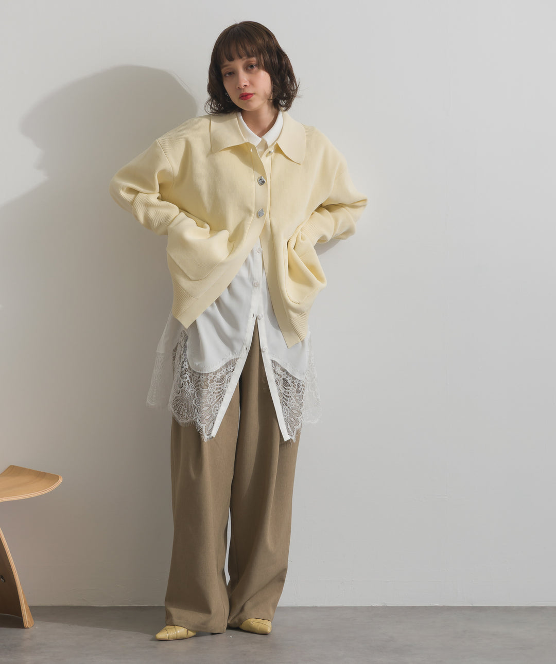 【TOPS SET】メタルボタン衿付きニットカーディガン＋ポプリン裾レースシャツワンピース