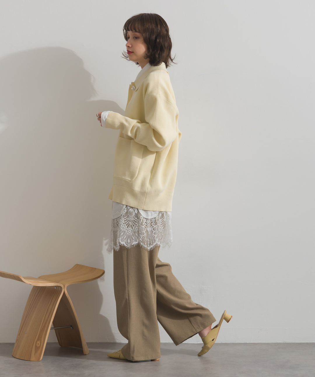 メタルボタン衿付きニットカーディガン