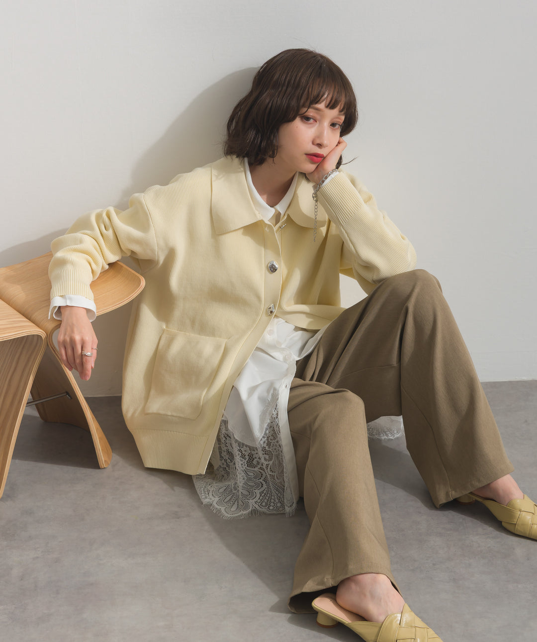 メタルボタン衿付きニットカーディガン