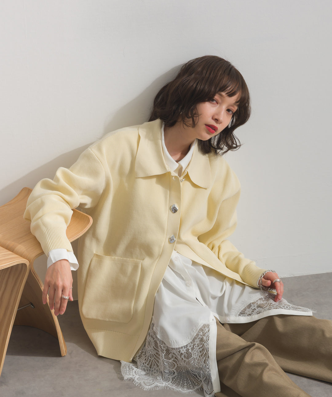 メタルボタン衿付きニットカーディガン