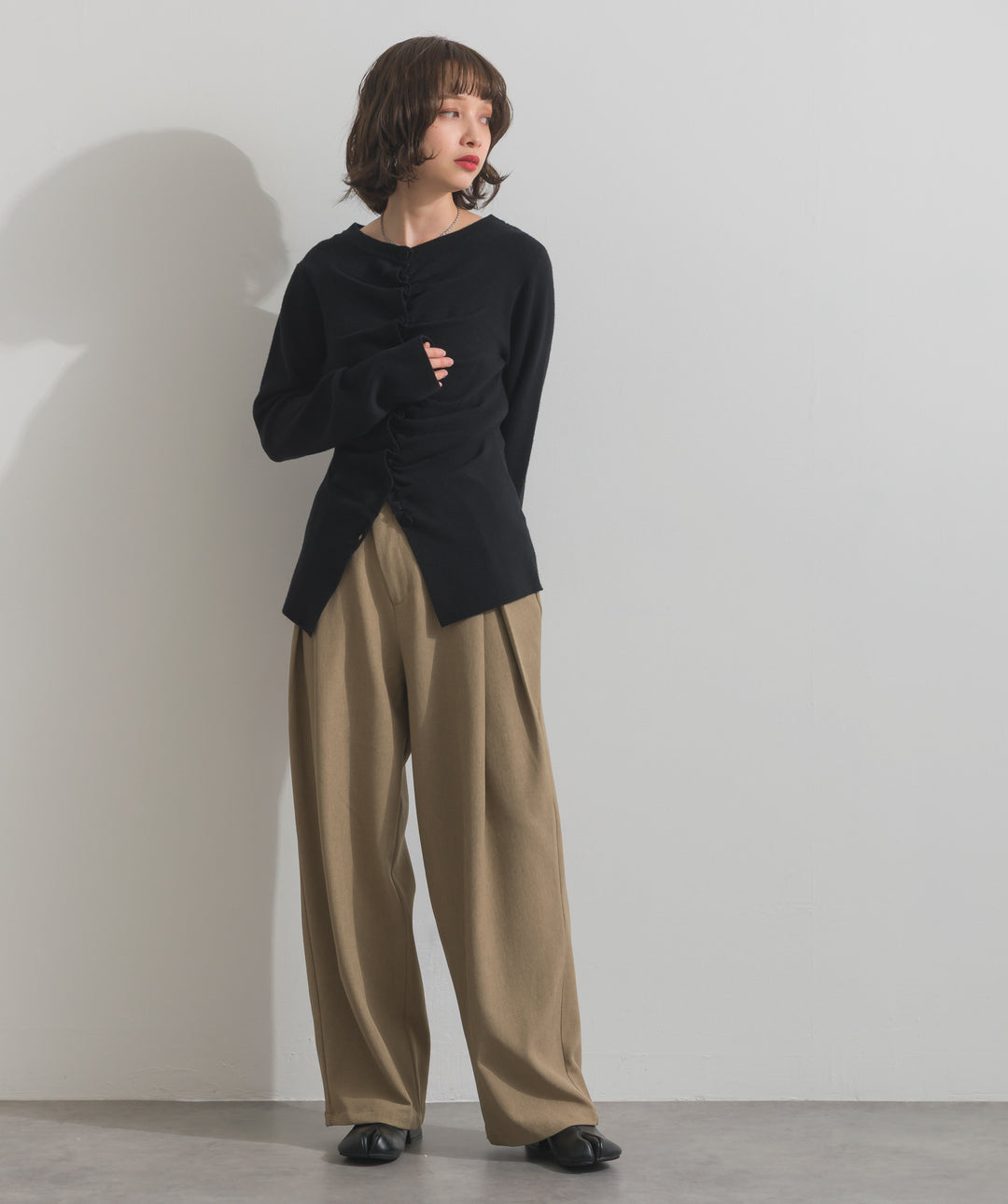 アシンメトリーウエストタックパンツ