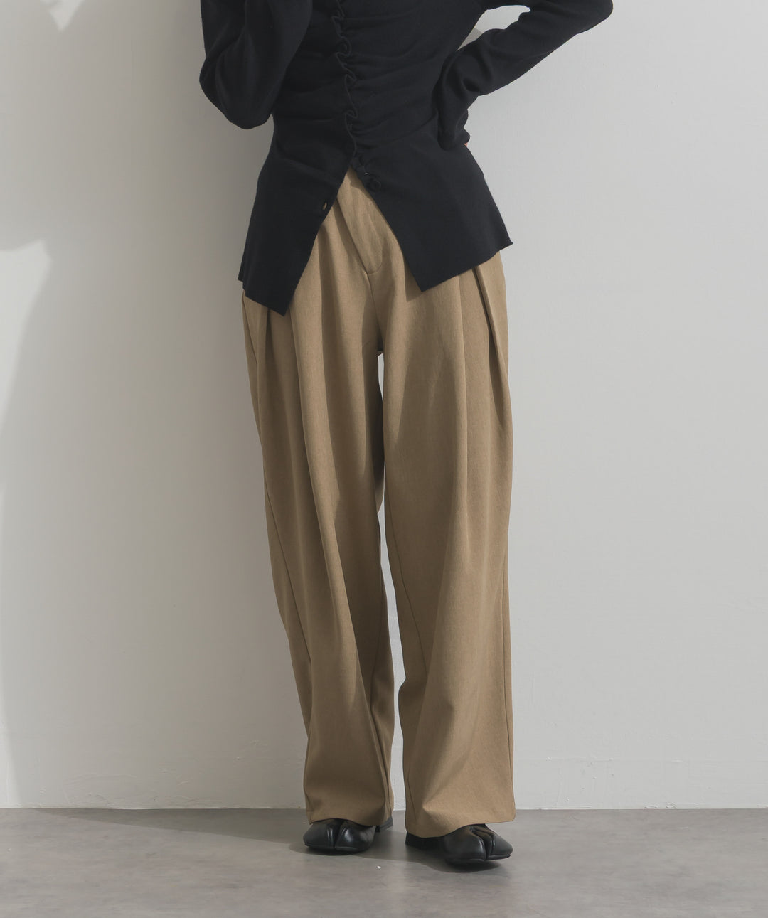 アシンメトリーウエストタックパンツ