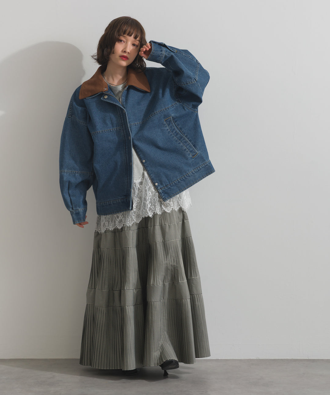 裾レースロングスリーブTシャツ