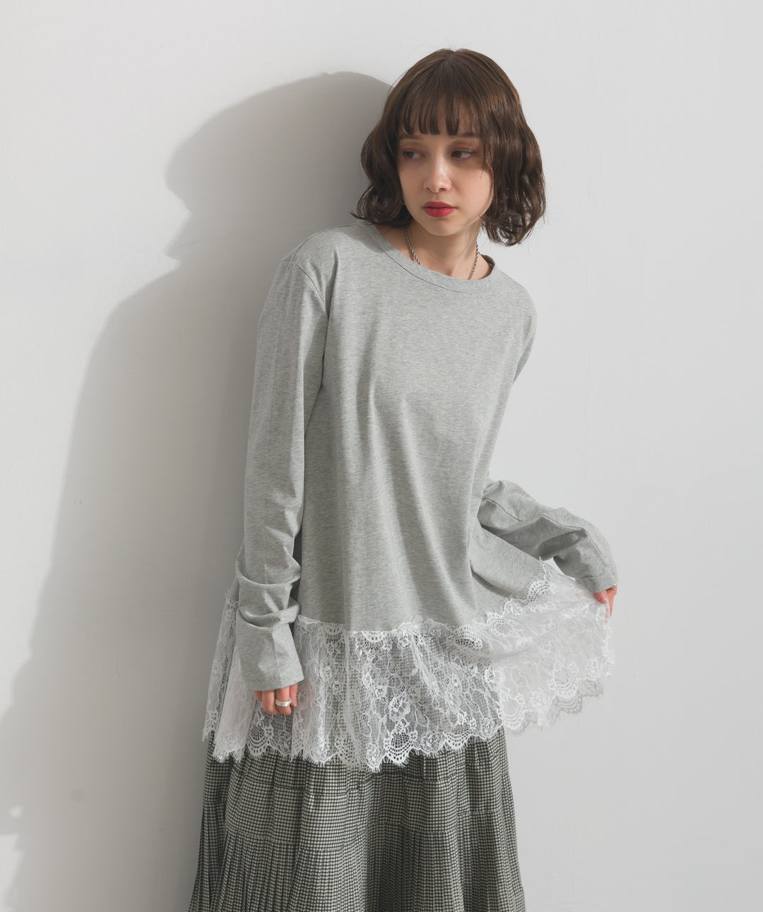 裾レースロングスリーブTシャツ