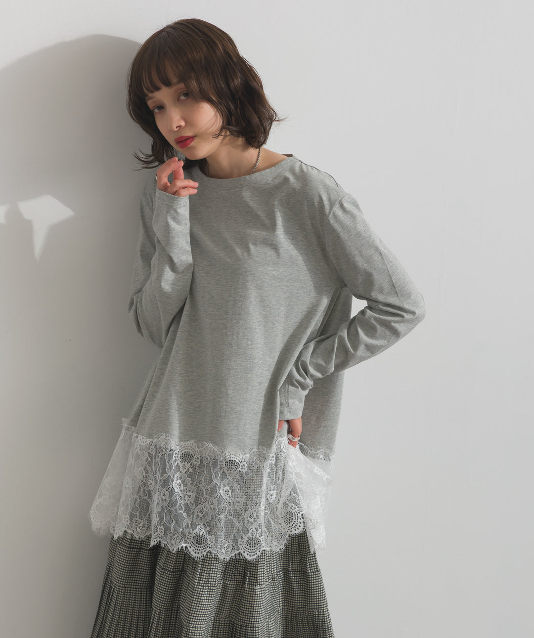 裾レースロングスリーブTシャツ
