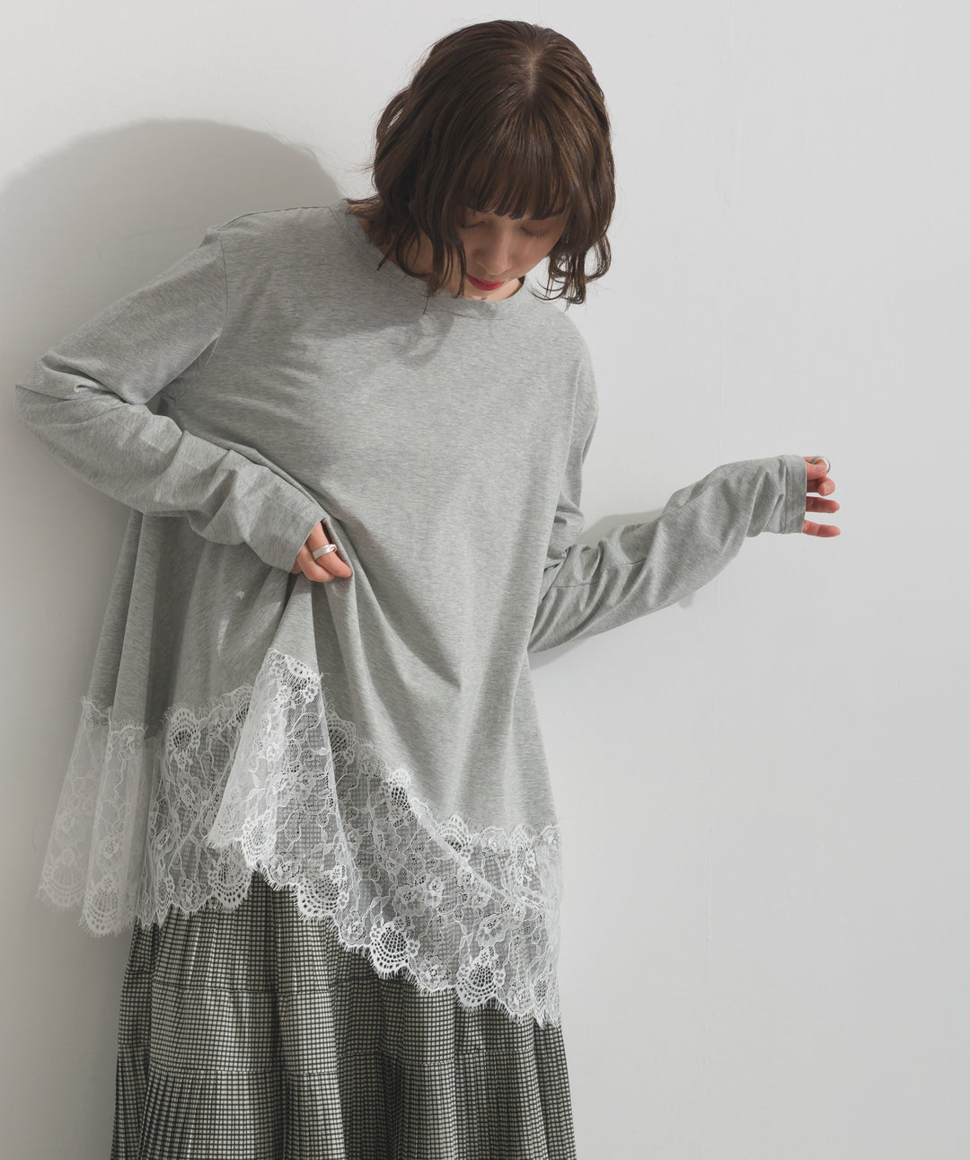 裾レースロングスリーブTシャツ