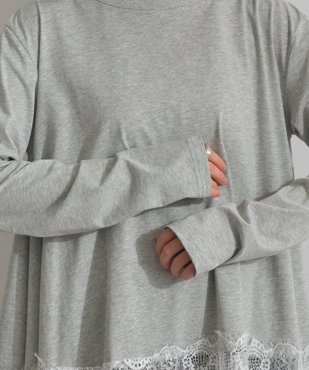裾レースロングスリーブTシャツ
