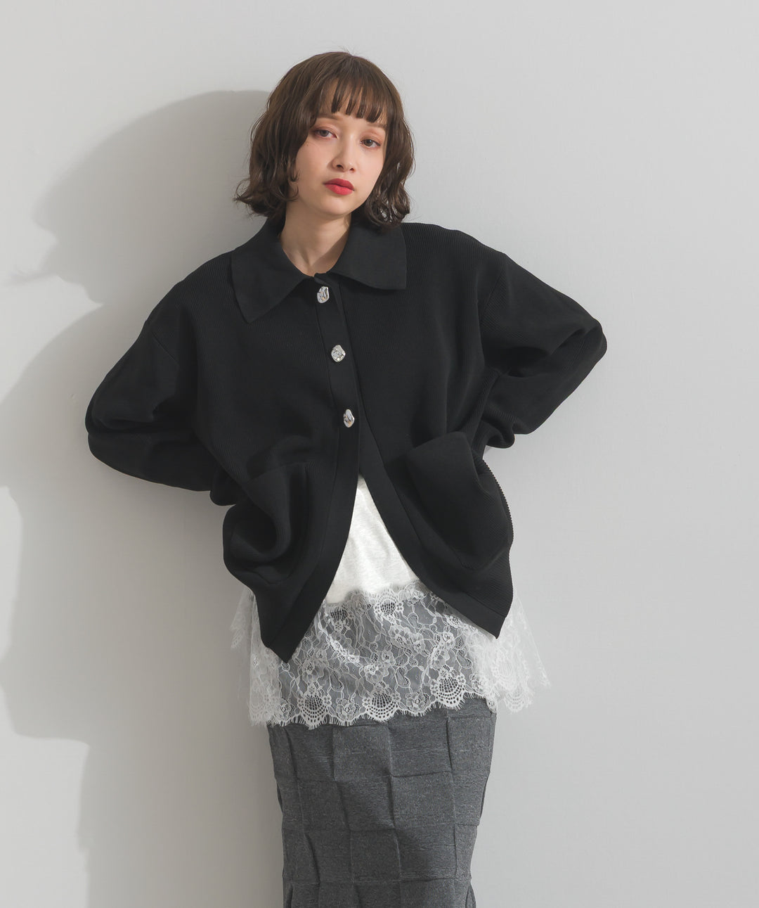 【TOPS SET】メタルボタン衿付きニットカーディガン＋裾レースロングスリーブTシャツ