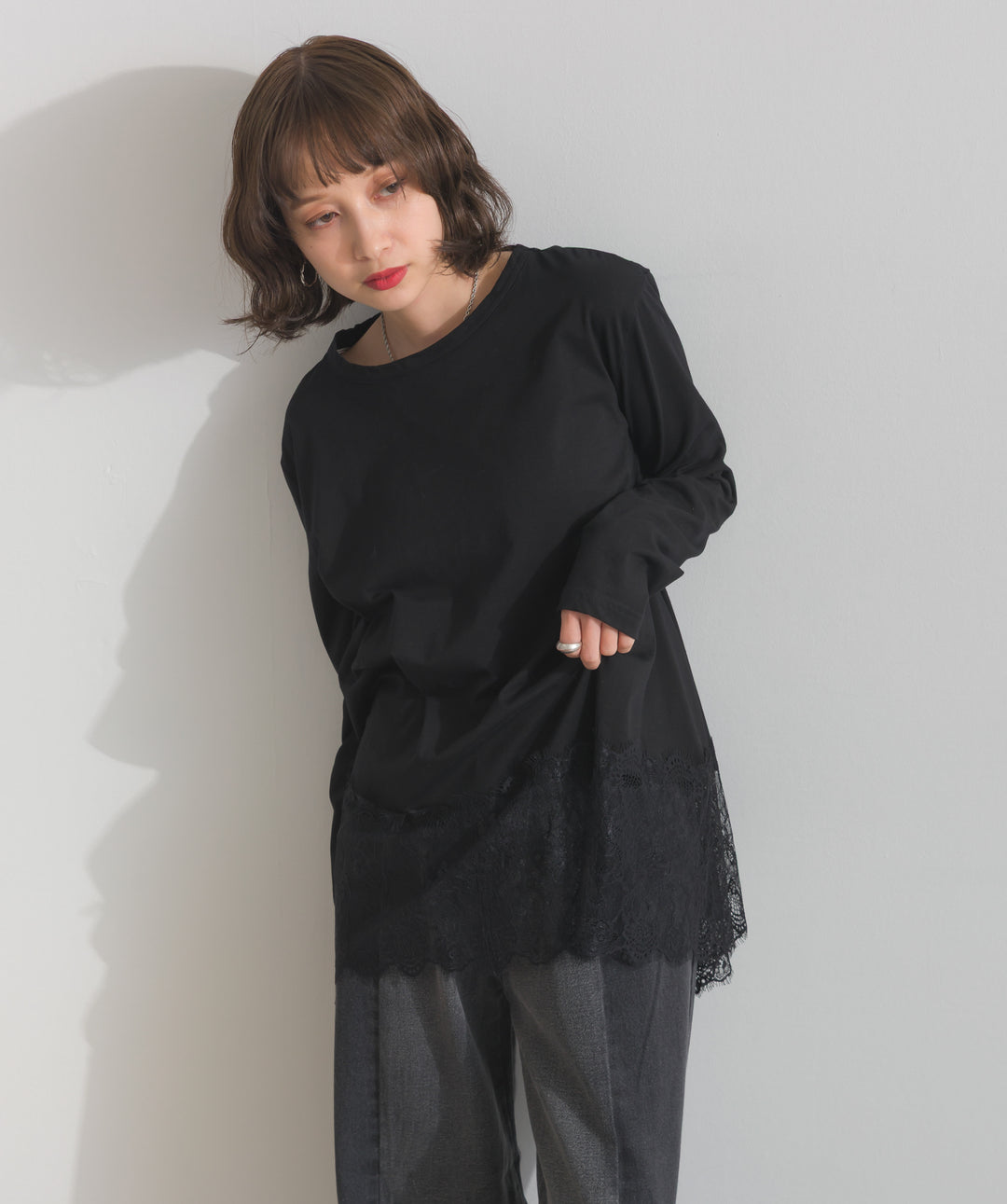 裾レースロングスリーブTシャツ