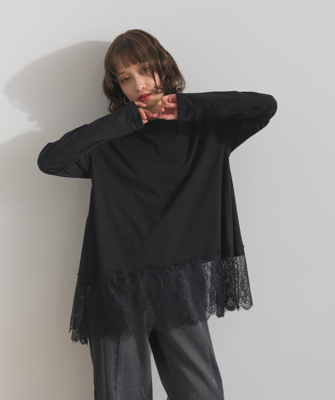 裾レースロングスリーブTシャツ