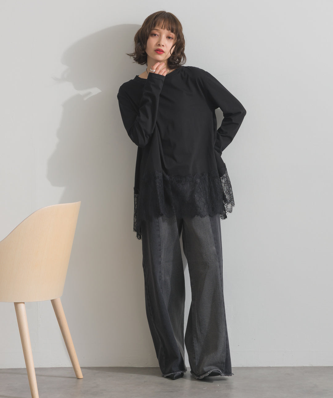 裾レースロングスリーブTシャツ