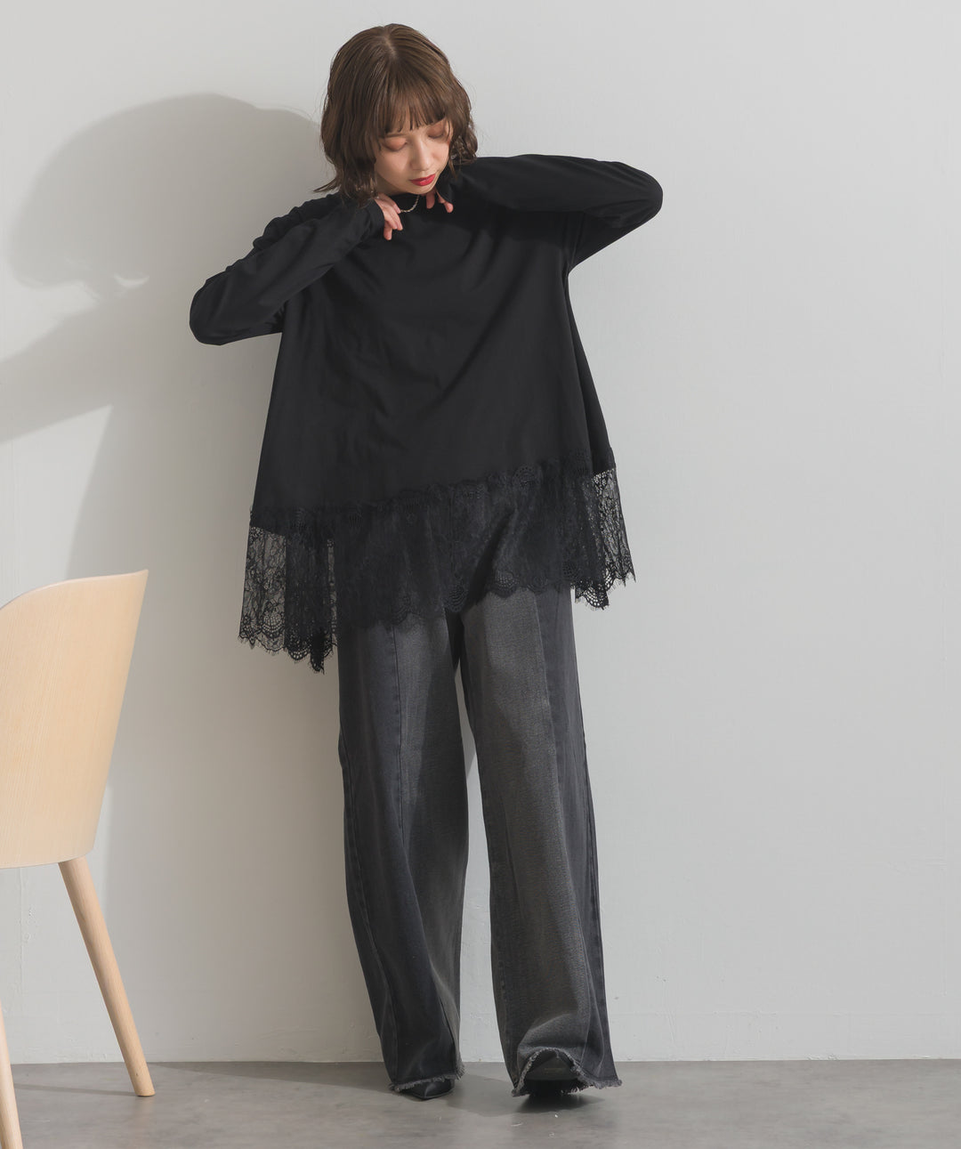 裾レースロングスリーブTシャツ