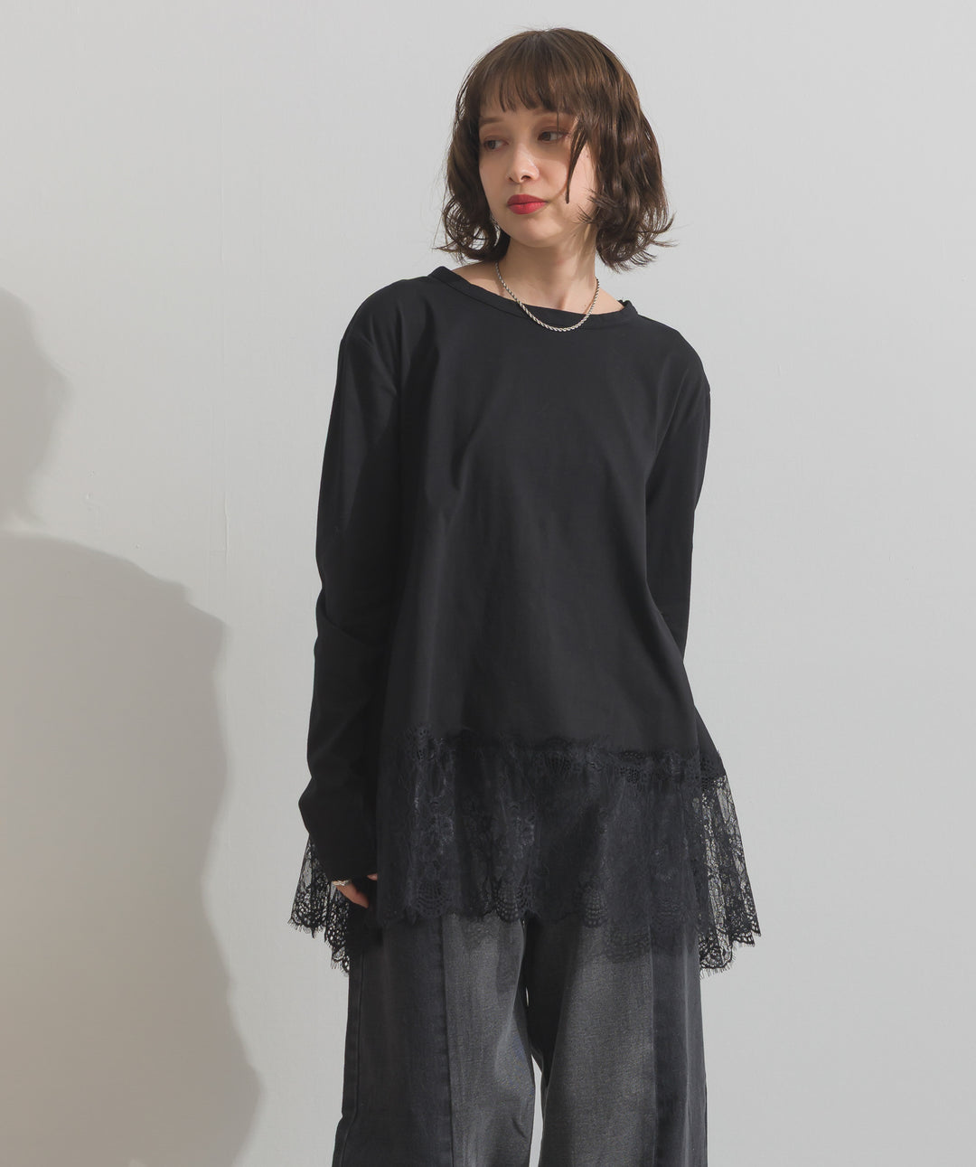 裾レースロングスリーブTシャツ