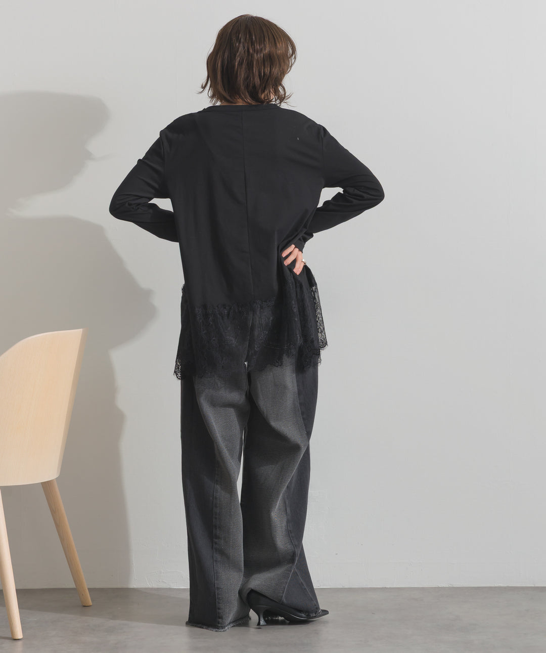 裾レースロングスリーブTシャツ