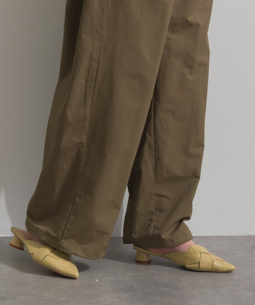 合繊ツイルスタンドウエスト巻きジョガーパンツ