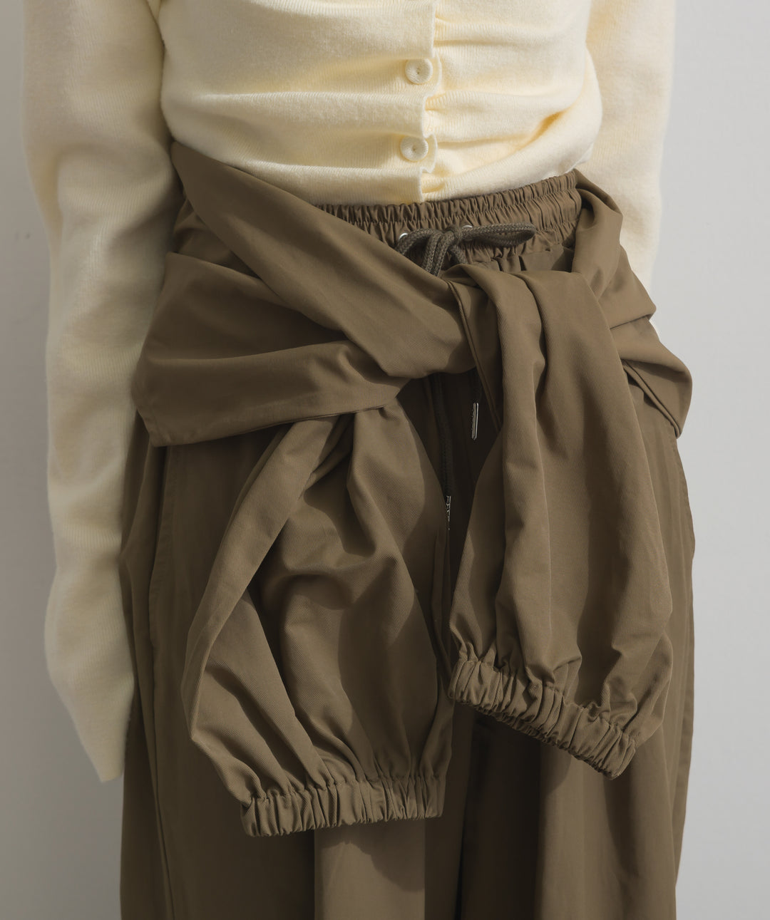 合繊ツイルスタンドウエスト巻きジョガーパンツ