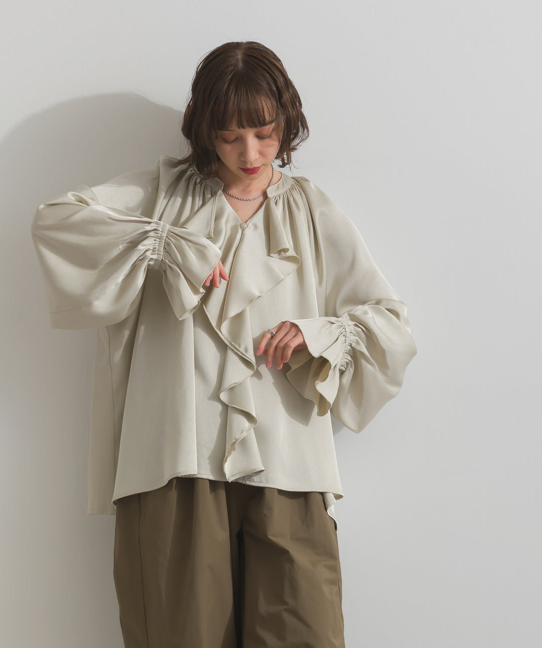 フリルギャザーブラウス