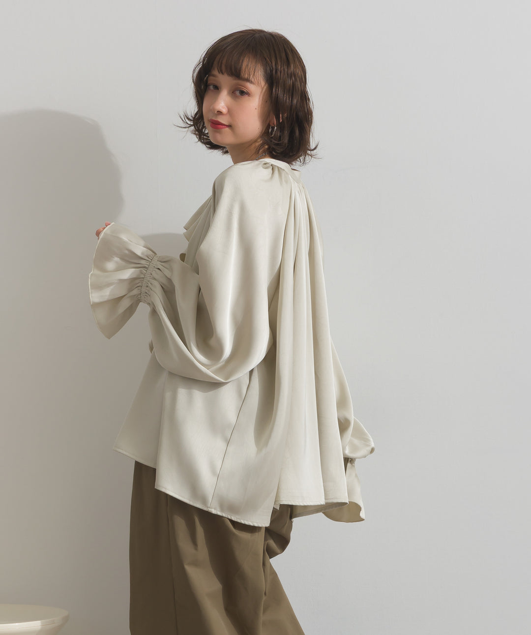 フリルギャザーブラウス