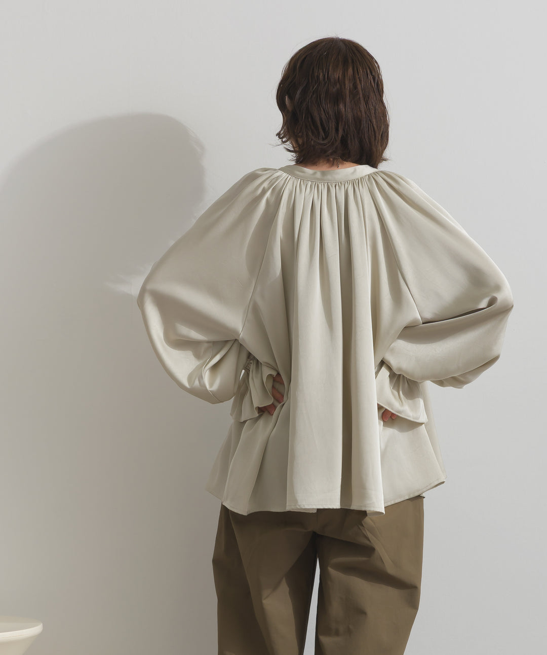 フリルギャザーブラウス
